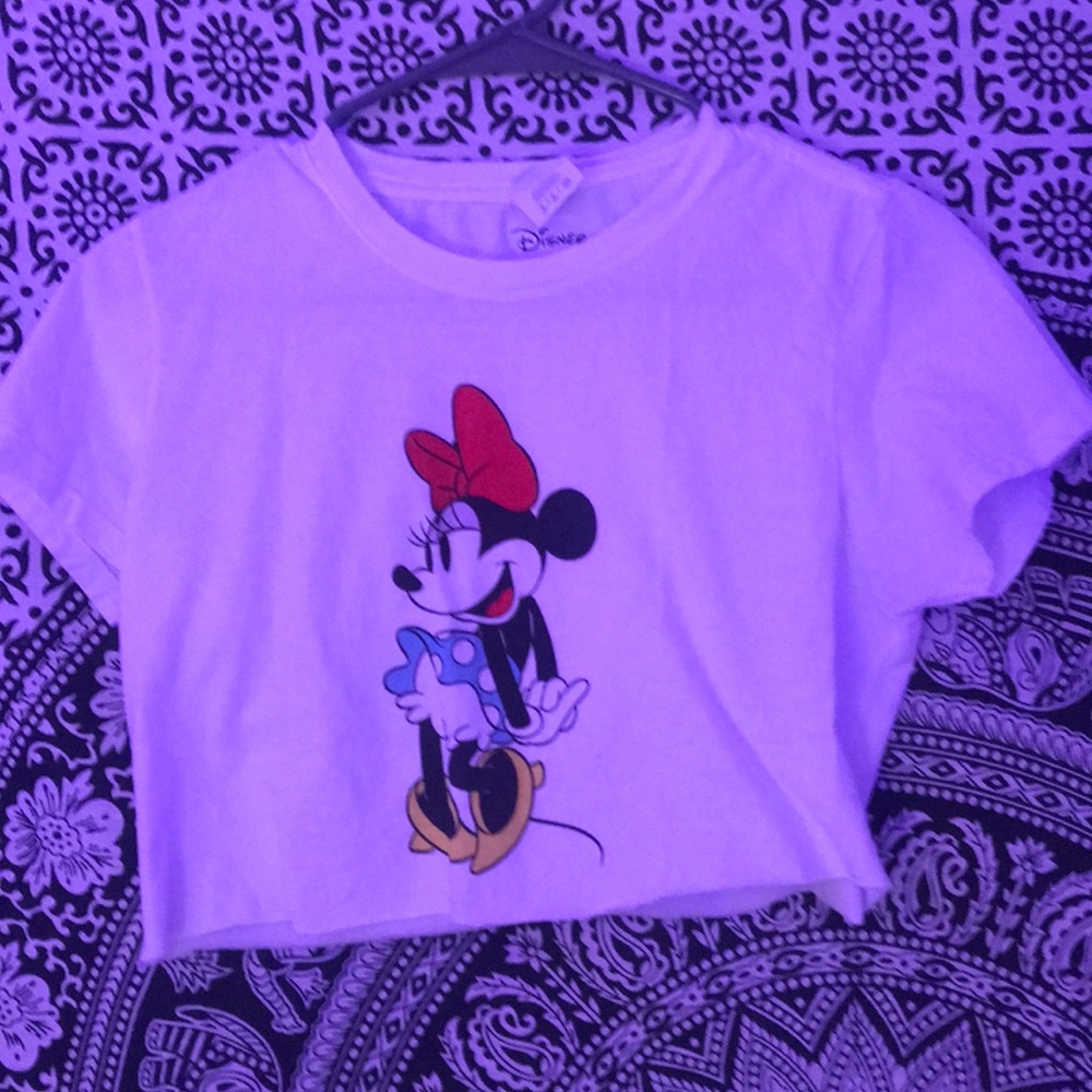 Cropped Minnie Mouse shirt